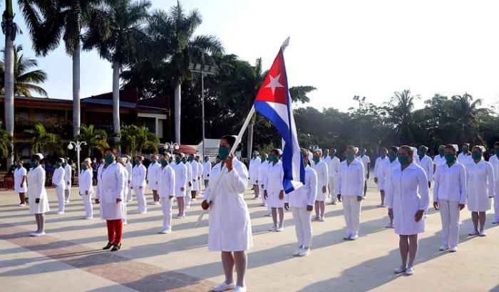 Centro de cooperación de Salud Pública en el municipio de Boyeros .Despedida del grupo de enfermeras y enfermeros de todo el país destino Barbados ,95 mujeres enfermeras y 6 hombres enfermeros al frente de ellos La Dra:Daymarelis Ortega.

Entrevista a la enfermera :

    5 de Abril2020

   Foto José Raúl Rodríguez Robleda