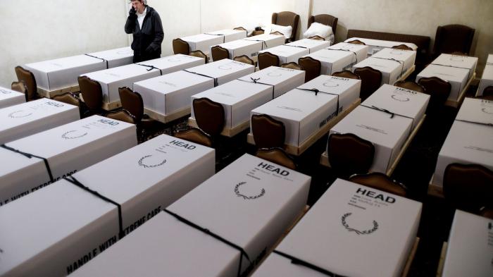 Lejos de dedicar los recursos a salvar a su población de la pandemia, el Gobierno de ee.iuu.icastiga 
a quienes con muchos menos recursos tienen éxito en enfrentarla.