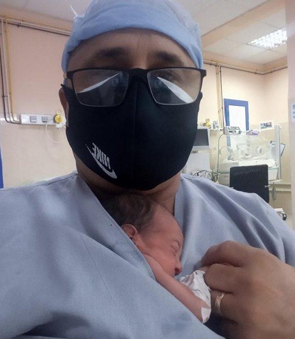 El enfermero pinareño, José Alberto Oliva, le salvó la vida a un recién nacido
