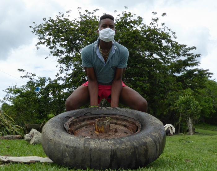 Jaddiel, en pleno apogeo con uno de sus «aparatos». Foto del autor