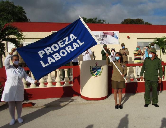 El galardón renococe una de las más significativas páginas de la historia del centro médico. 