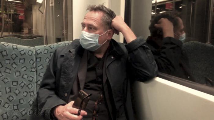 Roland Schimmelpfennig aborda la importancia del teatro, porque allí «la sociedad entra en un diálogo consigo misma». foto: archivo de granma