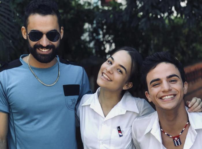 De izquierda a derecha, los actores Roberto Espinosa, Liliana Sosa y Rodrigo Gil. Foto tomada del perfil de Roberto Espinosa