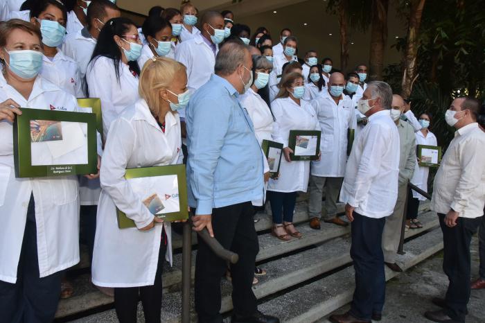 Brigada Henry Reeve que regresaron de Togo y Kuwait