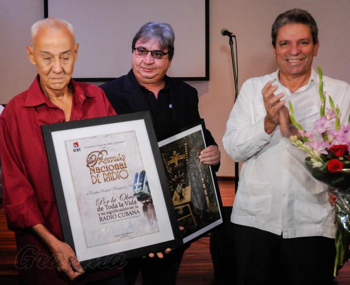 Ceremonia  de entrega de los Premios Nacional de Radio 2019 a Carlos Rafael Fernández 