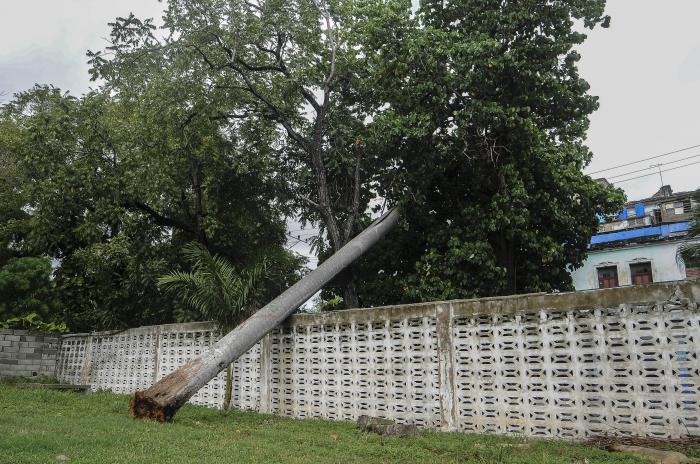 Efectos del Ciclón Laura a su paso por la costa sur occidental.Entrada del Hospital Salvador Allende mas conocido por la covadonga.