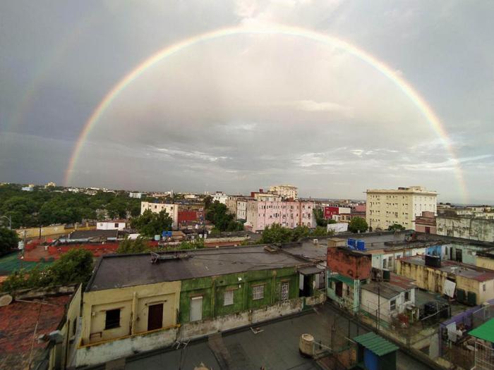 Un bello arcoíris fue observado en La Habana tras el paso de la tormenta tropical Laura.