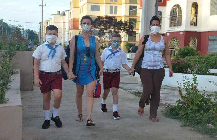 Todos tenemos la obligación de ser muy cuidadosos y asumir esta fase escolar como lo que es, un verdadero desafío para el sistema educacional cubano. 