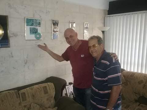 Juan Carlos Alfonso junto al autor de Viejo Lázaro.