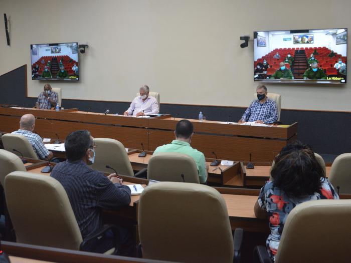 Tras casi seis meses de enfrentamiento a la covid-19 en Cuba, sigue demandando del actuar riguroso y disciplinado de todos. foto: estudios revolución