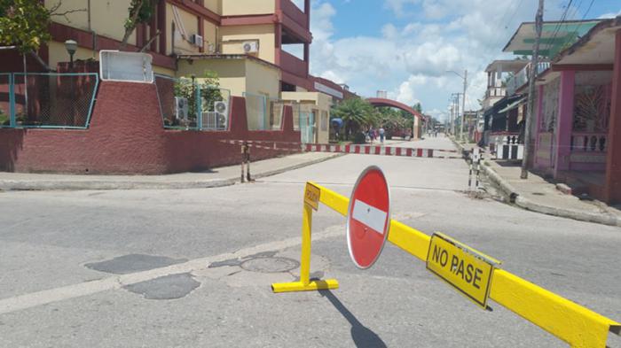 La confirmación de  un evento de transmisión de la COVID-19 en el hospital Antonio Luaces Iraola, que involucra a casi 40 personas complejiza la situación epidemiológica de la provincia y es motivo de reforzamiento de las acciones de control y vigilancia para evitar la propagación del SARS-CoV-2