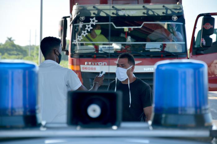 Reportaje sobre control y medidas de seguridad en las entradas y salidas de la ciudad Habana por la COVID-19. Puntos de Control.