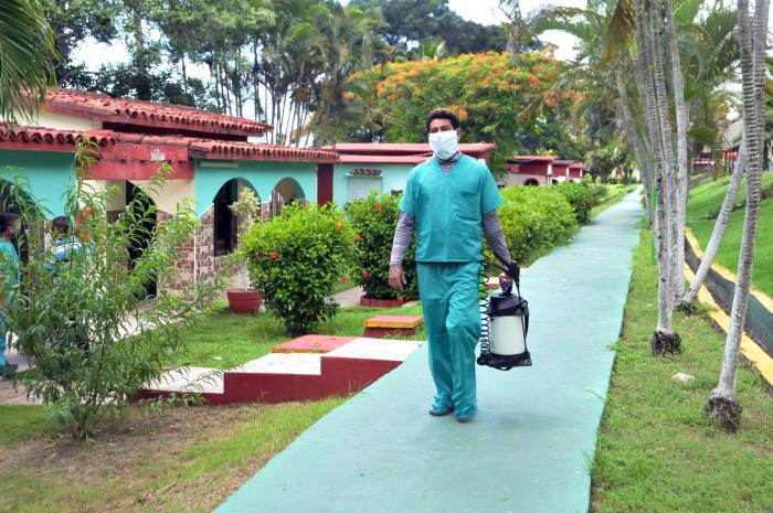 En la villa Perlazúcar, centro de aislamiento de Cienfuegos, la atención al paciente es constante