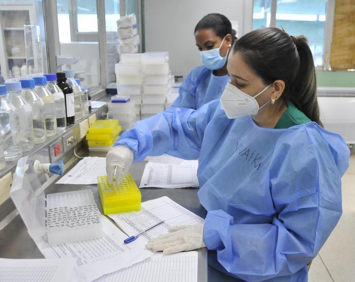 Protección contra Covid-19-Coronavirus,Instituto Pedro Kourí area de laboratorio.