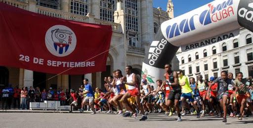 Arrancada de la carrera por el Aniversario 56 de los Comités de Defensa de la Revolución (CDR), en La Habana, Cuba el 17 de septiembre de 2016.   ACN  FOTO Ariel Cecilio LEMUS ALVAREZ DE LA CAMPA/ogm