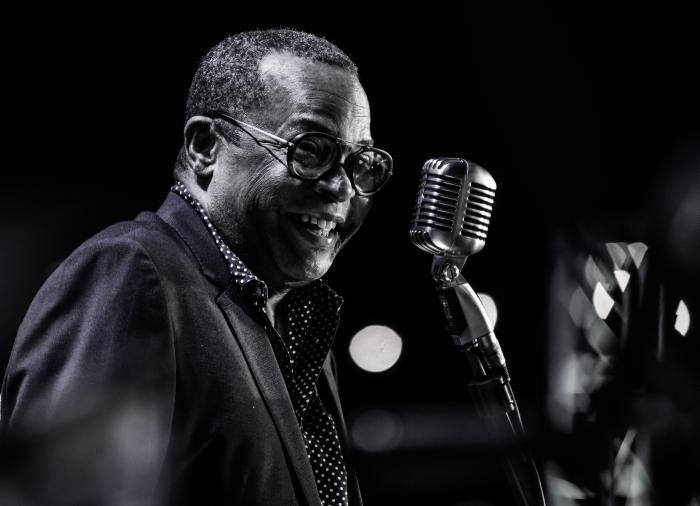 Adalberto Alvarez en el Festival Internacional de la Salsa, en el Club 500 del complejo recreativo José Antonio Echeverría