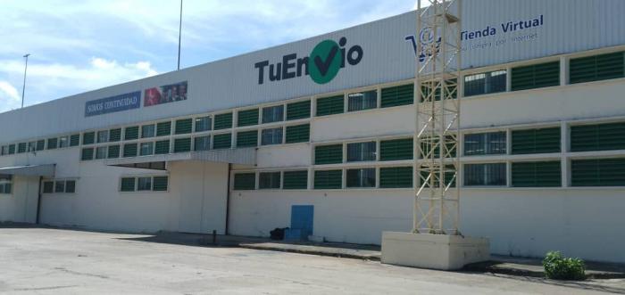 TuEnvioHabana surte de 2 000 a 3 000 combos diarios, pero posee capacidades para almacenar hasta 60 contenedores de mercancías. 