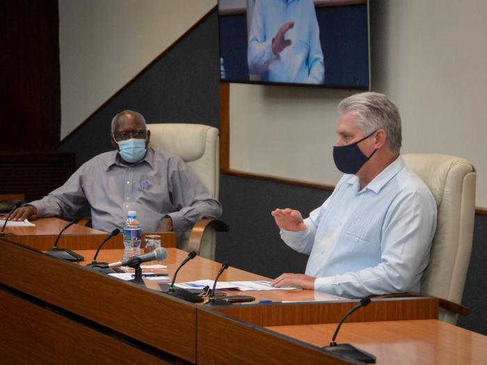 El Presidente cubano insistió en que tenemos que saber convivir con la enfermedad desde la responsabilidad individual. 