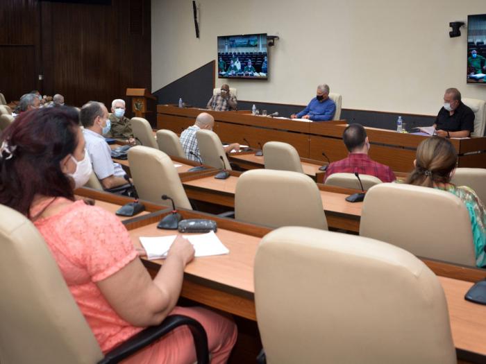Los números no admiten relajamiento, no obstante, hablan del esfuerzo que se hace 
desde el Gobierno y las instituciones de Salud para mantener a raya la enfermedad, 
se analizó este lunes en la reunión del grupo temporal de trabajo. foto: Estudios Revolución