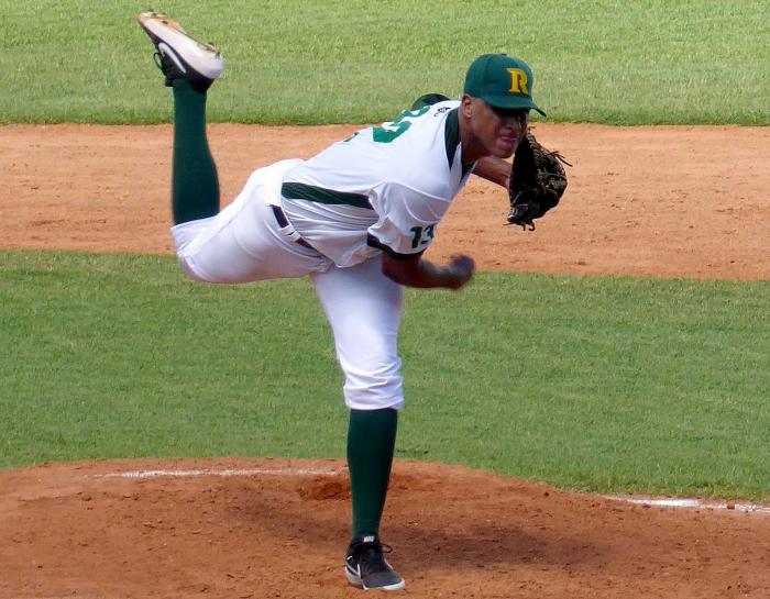 Frank Abel Álvarez es una de las jóvenes promesas del pitcheo cubano. Foto: Ronald Suárez Rivas