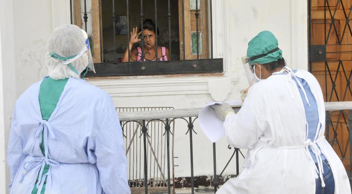 Protección contra Covid-19-Coronavirus,Visita del personal medico a las persona del barrio.
