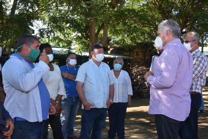 Díaz-Canel dyrante la tercera visita gubernamental a Santiago de Cuba.
