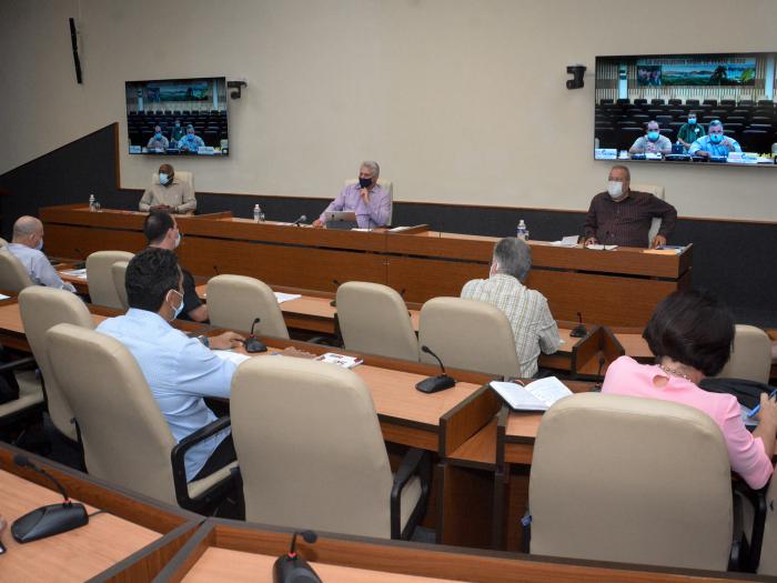 Cumplir estrictamente con los protocolos establecidos en Cuba para el enfrentamiento a la epidemia ha sido un principio de trabajo esencial en el cual se insistió de manera particular en este encuentro. 