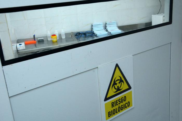 La protección de los trabajadores, la comunidad y el medio ambiente es una máxima en el laboratorio de biología molecular del Hospital Roberto Rodríguez