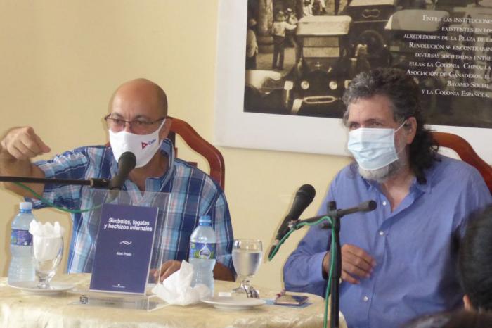 Presentación en la jornada inaugural de la Fiesta de la Cubanía, del libro 