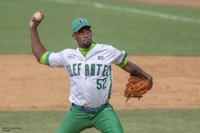 Carlos Damián, ahora cerrador de lujo. Foto: Aslam Castellón