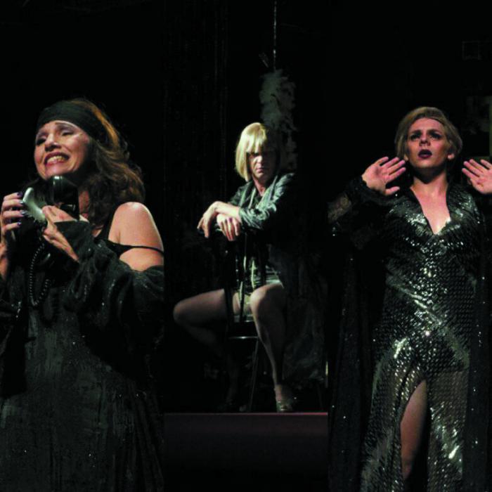 Escena de Las amargas lágrimas de Petra Von Kant.