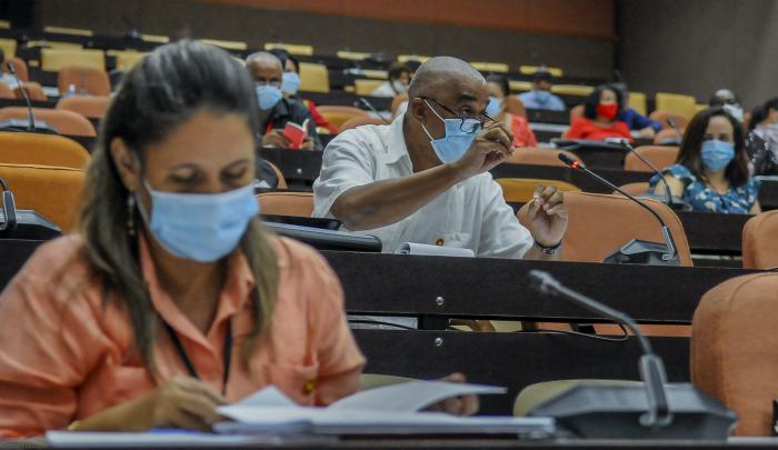 Cuatro proyectos de leyes son analizados este martes por los diputados de la Asamblea Nacional del Poder Popular (ANPP), para su posterior aprobación durante el V Periodo Ordinario de Sesiones de ese órgano legislativo