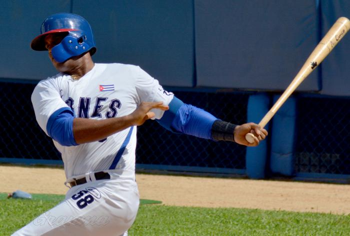 El industrialista Lisbán Correa va de líder en la actual Serie, con 12 jonrones.