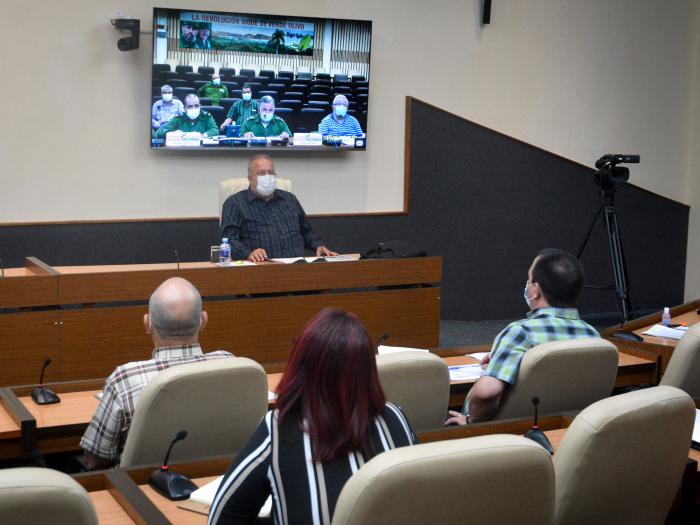 «El país necesita consolidar la nueva normalidad y activar su economía», dijo el Primer Ministro, al chequear el enfrentamiento a la covid-19. foto: Estudios Revolución