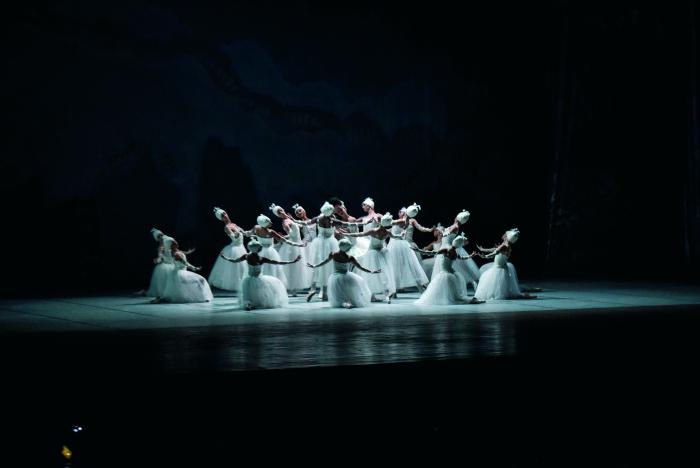 Ballet Nacional de Cuba durante la inauguraciÃ³n de la 41 Festival Internacional del Nuevo Cine Latinoamericano, en el Teatro Karl Mark