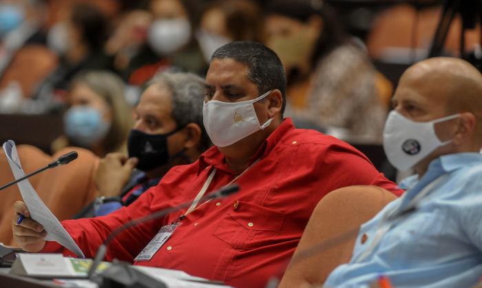 Grupo 2, con las comisiones de Atención a los Servicios; Agroalimentaria; Atención a la Juventud, la niñes y la igualdad de derecho a la mujer; en el análisis del proyecto de Ley Electoral, con la presencia de Salvador Valdéz Mesa, Primer Vicepresidente de los Consejos de Estado y de Ministros, previo a su Tercer Periodo Ordinario de Sesiones de la IX Legislatura de la Asamblea Nacional, desarrollado en el Palacio de Convenciones, Playa.