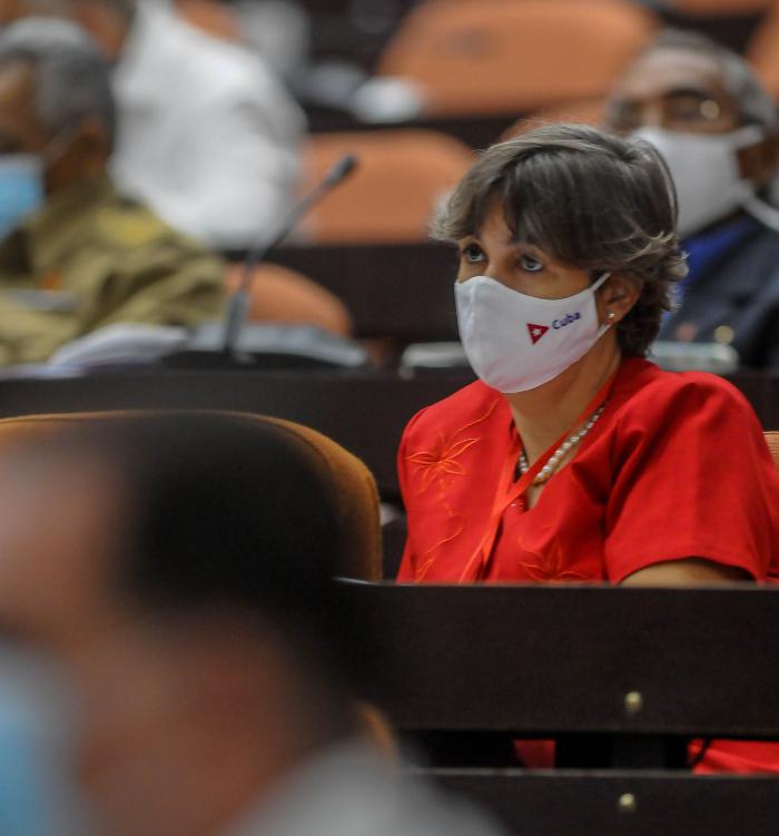 Grupo 2, con las comisiones de Atención a los Servicios; Agroalimentaria; Atención a la Juventud, la niñes y la igualdad de derecho a la mujer; en el análisis del proyecto de Ley Electoral, con la presencia de Salvador Valdéz Mesa, Primer Vicepresidente de los Consejos de Estado y de Ministros, previo a su Tercer Periodo Ordinario de Sesiones de la IX Legislatura de la Asamblea Nacional, desarrollado en el Palacio de Convenciones, Playa.