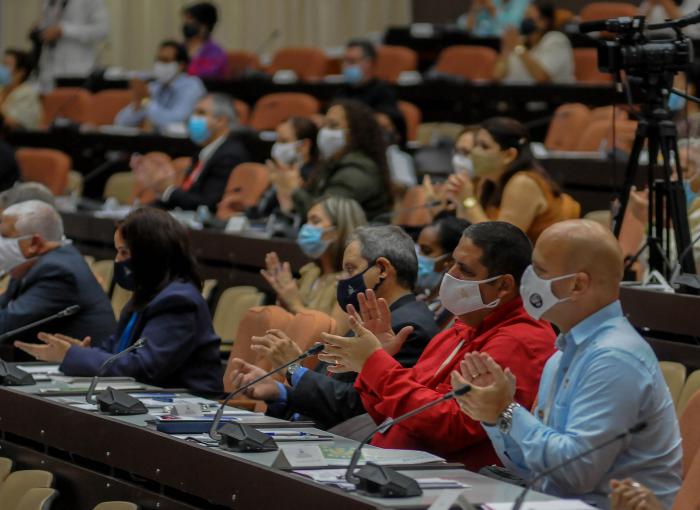 Grupo 2, con las comisiones de Atención a los Servicios; Agroalimentaria; Atención a la Juventud, la niñes y la igualdad de derecho a la mujer; en el análisis del proyecto de Ley Electoral, con la presencia de Salvador Valdéz Mesa, Primer Vicepresidente de los Consejos de Estado y de Ministros, previo a su Tercer Periodo Ordinario de Sesiones de la IX Legislatura de la Asamblea Nacional, desarrollado en el Palacio de Convenciones, Playa.