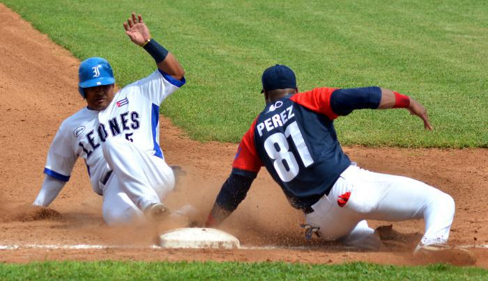 En el Latinoamericano, los Industriales tomaron desquite de los camagüeyanos.
