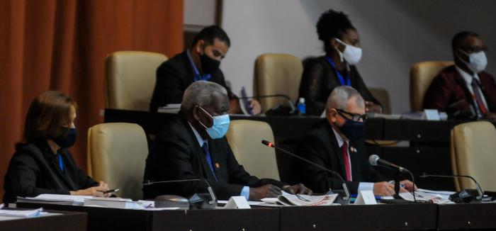 Grupo 2, con las comisiones de Atención a los Servicios; Agroalimentaria; Atención a la Juventud, la niñes y la igualdad de derecho a la mujer; en el análisis del proyecto de Ley Electoral, con la presencia de Salvador Valdéz Mesa, Primer Vicepresidente de los Consejos de Estado y de Ministros, previo a su Tercer Periodo Ordinario de Sesiones de la IX Legislatura de la Asamblea Nacional, desarrollado en el Palacio de Convenciones, Playa.