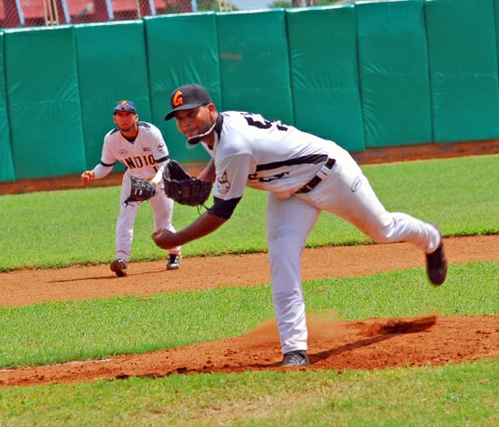  Incluido en el proyecto nacional de desarrollo de talentos del béisbol, Dayron Mena Silot vistió por primera vez el uniforme de los Indios del Guaso en la campaña pasada. Foto: Lorenzo Crespo Silveira 