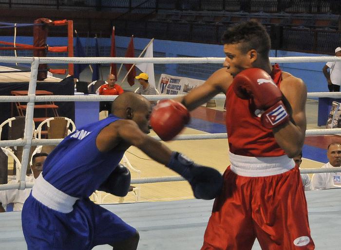 58 Edicion del Torneo Nacional de Boxeo Playa Giron-Camaguey 2019- combate de 52 kg Roiler Zamora de LTU de color azul y yosvani Veitia SSP de color rojo ganador del combate