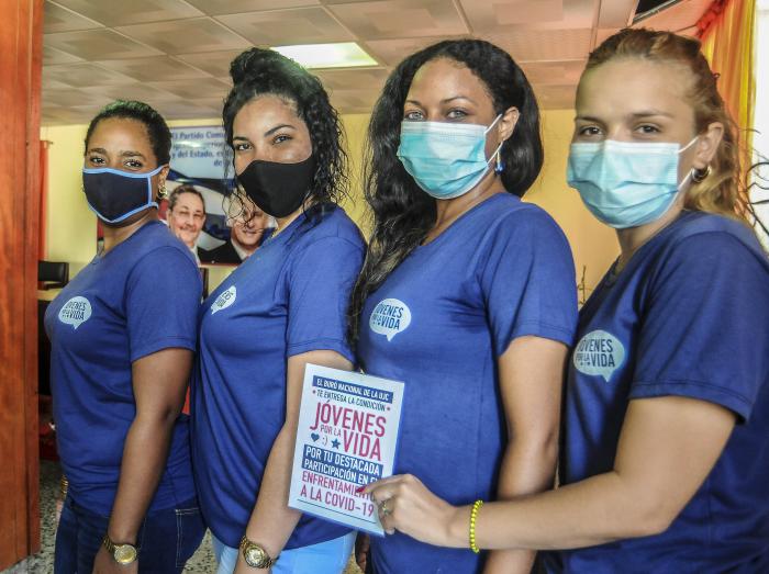 Jóvenes por la vida,transportistas al servicio del pueblo.Once jóvenes pertenecientes a la brigada de apoyo a la transportacion en el cerro fueron reconocidos por la labor realizda.