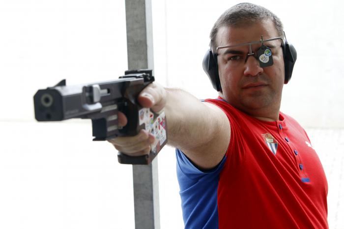 La falta de recursos imprescindibles para su entrenamiento ha obligado a los tiradores a prepararse fuera de Cuba en varias oportunidades. 