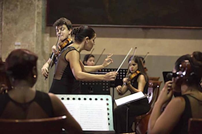 La Orquesta de Cámara de La Habana bajo la batuta de Daina García abre esta semana los conciertos on line.