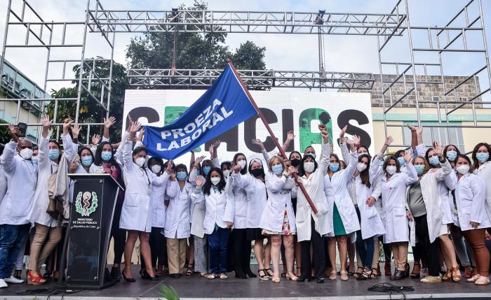 Reciben la Bandera Proeza Laboral el Instituto de Medicina Tropical ¨Pedro Kouri¨ (IPK) y  los Laboratorios de Microbiología del IPK, Durante el Acto en Homenaje al Día de la Medicina Latinoamericana, en el Instituto de Medicina Tropical ¨Pedro Kouri¨ (IPK), presiden Dr. Roberto Morales Ojeda, miembro del Buró Político del Partido Comunista de Cuba y Viceprimer Ministro, Ulices Guilarte de Nacimiento, miembro del Buró Político del Partido Comunista de Cuba y Secretario General de la Central de Trabajadores de Cuba, Luis Antonio Torres Iríbar, Primer Secretario del Comité Provincial del Partido en La Habana, José Angel Portal Miranda, Ministro de Salud, Gerardo Hernández, Héroe de la República de Cuba y coordinador nacional de los CDR, Doctor: Santiago Badía González, Secretario General del Sindicato Nacional de los Trabajadores de la Salud, Manuel Romero Placeres, director del IPK