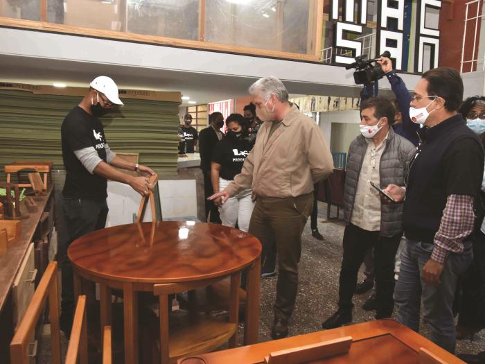 Díaz-Canel reconoció los proyectos de desarrollo local, cuya inserción en el trabajo comunitario, fundamentó, debe partir de la sensibilidad por los problemas de las personas en las comunidades y de las potencialidades de estas últimas.