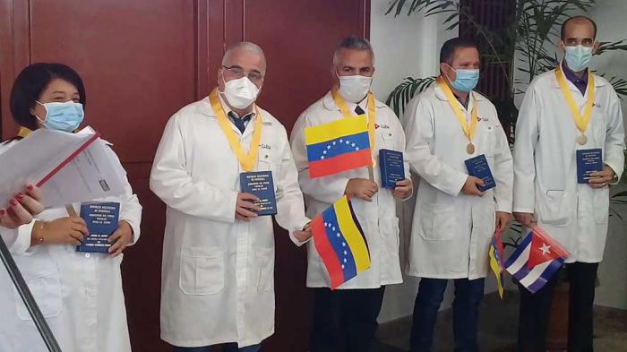 medicos cubanos regresan de venezuela