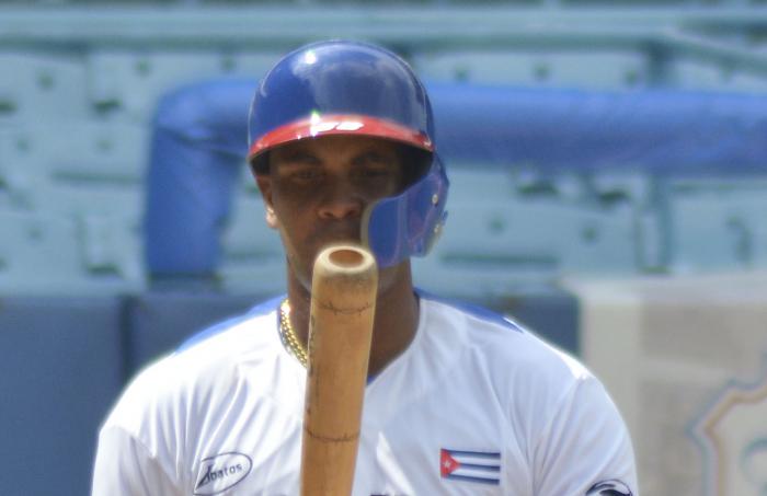 Béisbol Serie 60-IND vs CA. Livan Correa.