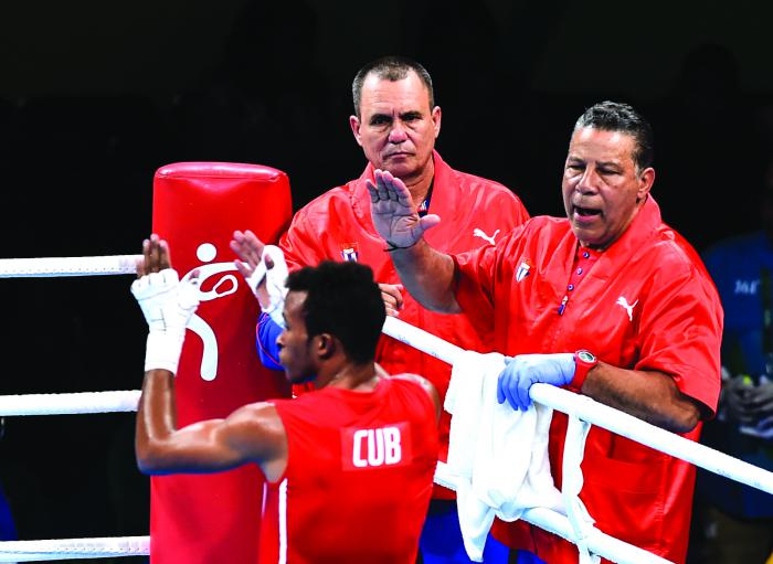 El boxeador cubano Lazaro Alvarez (rojo), división 60 Kg., gano su segundo combate ante el estadounidense Carlos Zenon Balderas en los XXXI Juegos Olímpicos de Río de Pabellón 6 en el  centro de convenciones de Riocentro, en Brasil, el 12 de agosto de 2016. ACN FOTO/Marcelino VÁZQUEZ HERNÁNDEZ